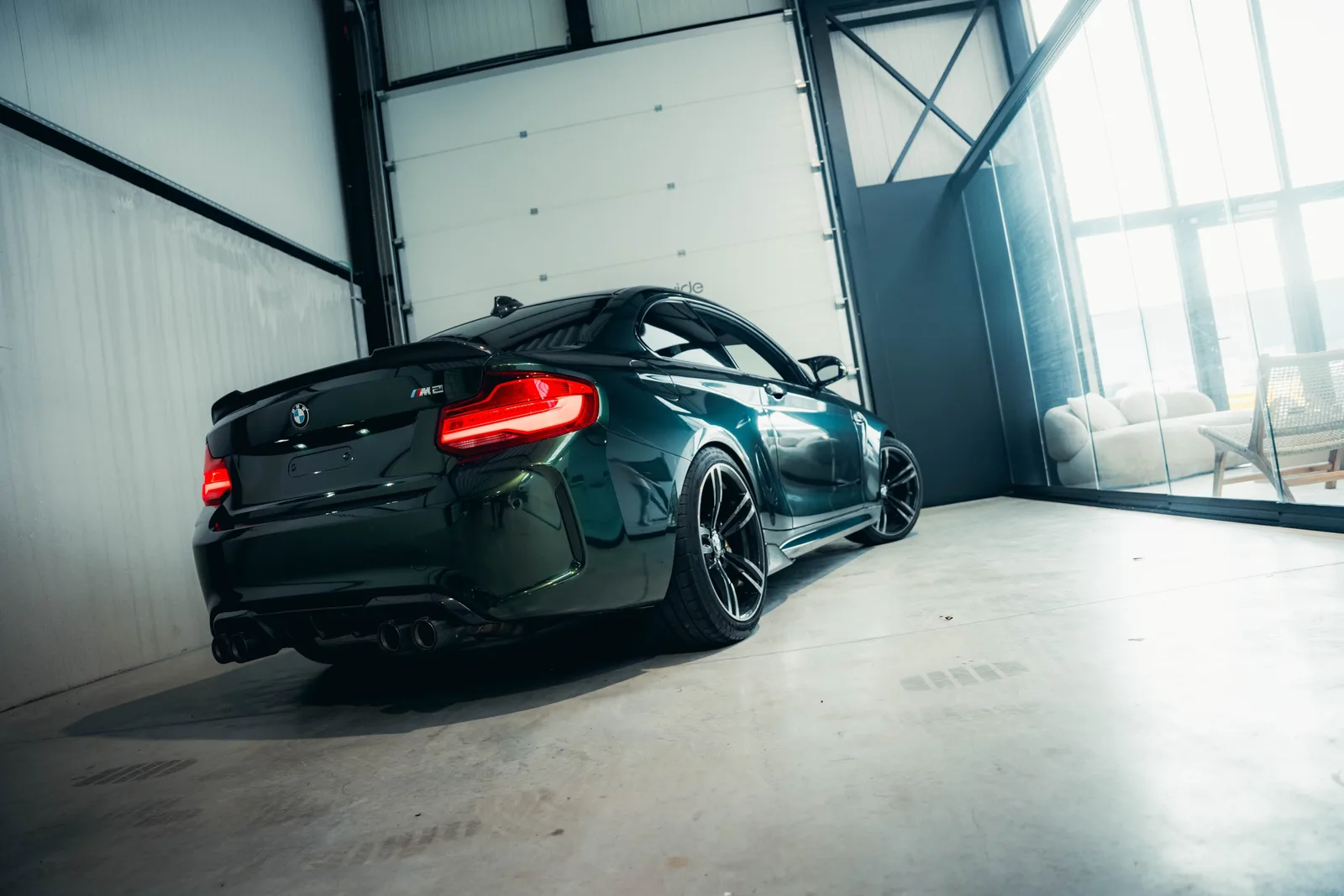 BMW M2 gewrapt in Midnight Green Metallic door Verhagen Exclusive