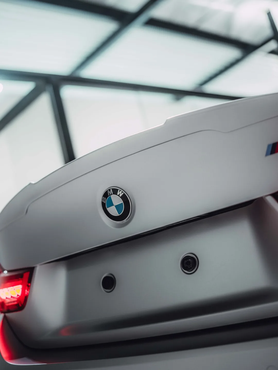 “Swiss spec” BMW M4 in 3M Satin White Aluminium door Verhagen Exclusive
