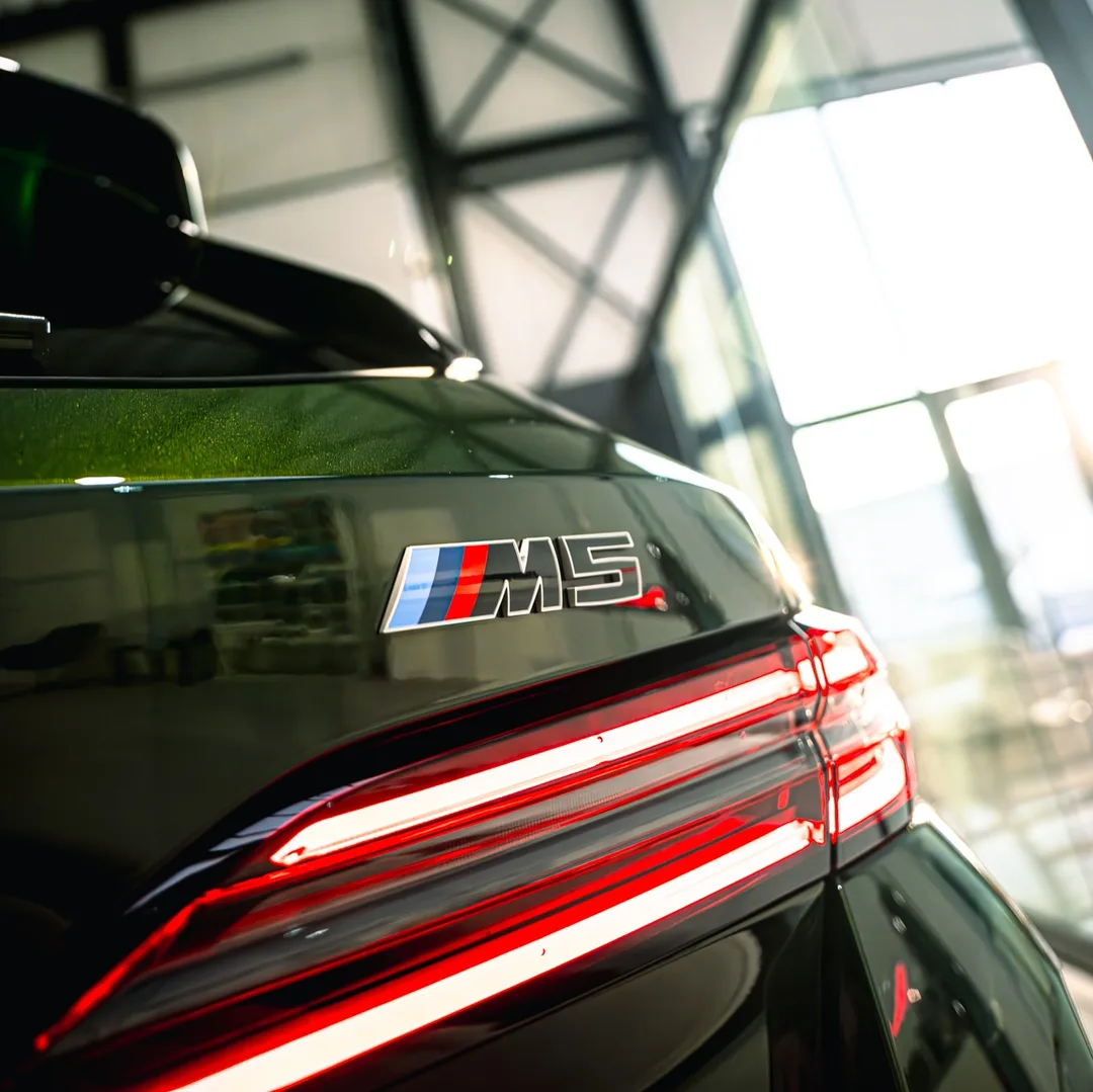 BMW M5 Touring in Individual San Remo Green met Full Front PPF en keramische coating
