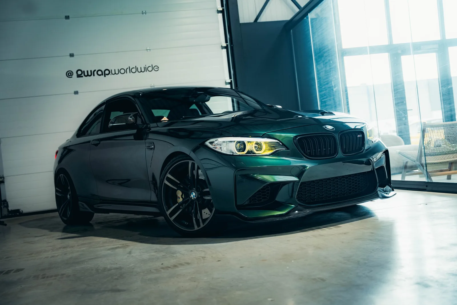 BMW M2 gewrapt in Midnight Green Metallic door Verhagen Exclusive